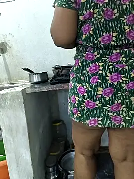 Snapshot of MaaliiiPonuTamil chatting on May 18, 4:07 am MaaliiiPonuTamil online show from May 18, 4:07 am