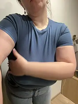 Your Hot Sister01 online show from December 9, 3:33 pm