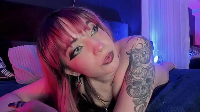 Snapshot of Aylen_darkmoor chatting on February 28, 10:39 pm Aylen darkmoor online show from February 28, 10:39 pm