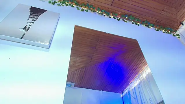 Naia x online show from December 4, 8:17 pm