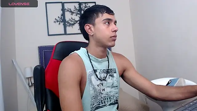 karlgiles  online show from December 1, 7:47 pm