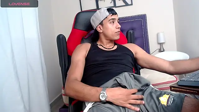 karlgiles  online show from December 8, 5:55 pm