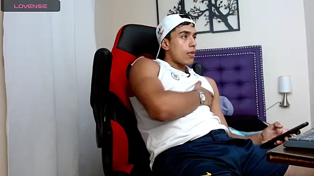 karlgiles  online show from December 10, 6:28 pm