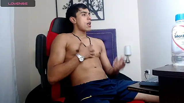 karlgiles  online show from December 15, 6:37 pm