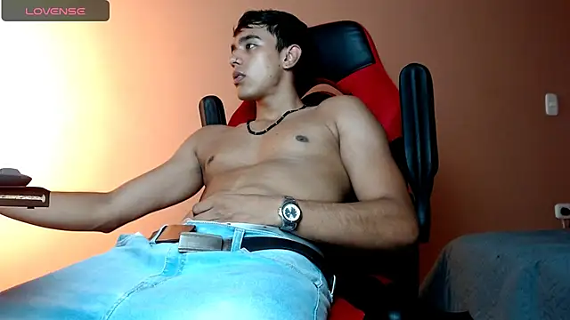 karlgiles  online show from December 21, 6:55 pm