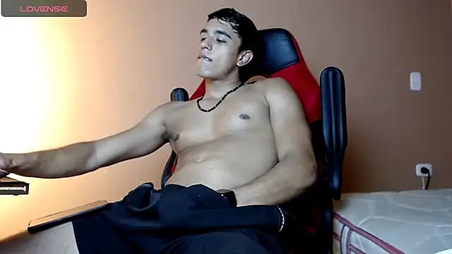 karlgiles  online show from December 22, 7:21 pm