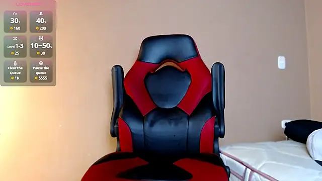 karlgiles  online show from January 20, 6:21 pm