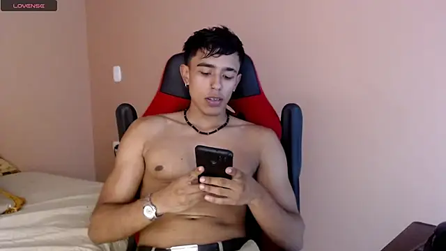 karlgiles  online show from February 6, 6:13 pm