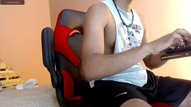 karlgiles  online show from February 7, 6:45 pm