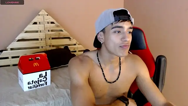 karlgiles  online show from February 15, 6:44 pm