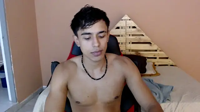 karlgiles  online show from February 22, 6:41 pm