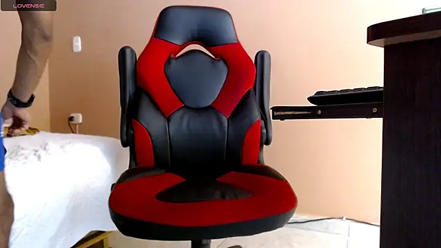 karlgiles  online show from February 23, 6:34 pm