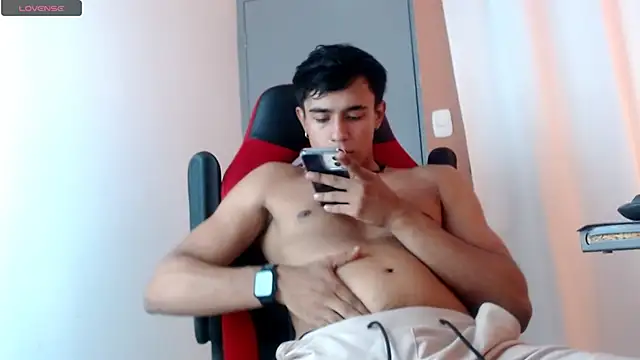 karlgiles  online show from March 1, 6:11 pm