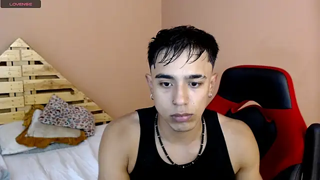 karlgiles  online show from March 15, 7:38 pm