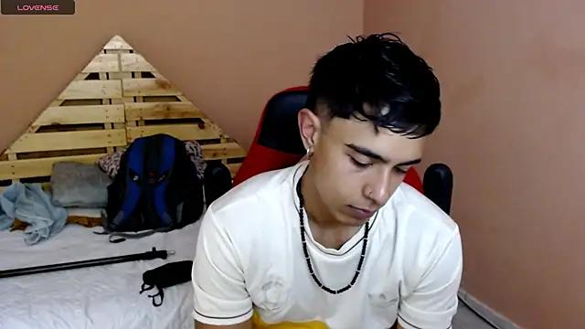 karlgiles  online show from March 20, 5:47 pm