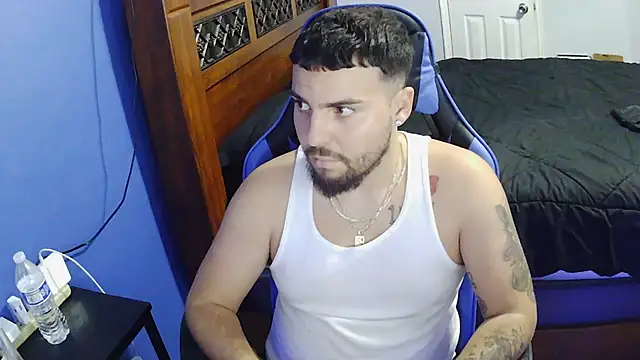 Snapshot of MasterKvn chatting on February 5, 5:41 am MasterKvn online show from February 5, 5:41 am