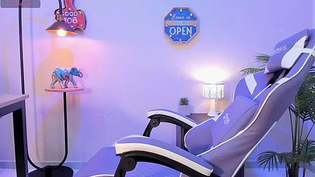 lupeebony online show from January 12, 7:31 pm