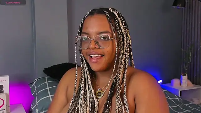 conielaurenth online show from February 11, 12:17 am