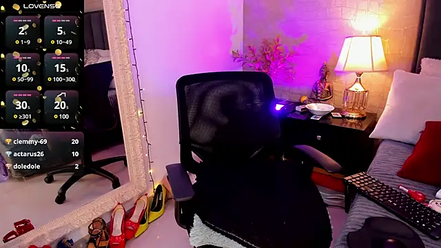 Snapshot of Mariana_c1 chatting on February 3, 8:57 pm Mariana c1 online show from February 3, 8:57 pm