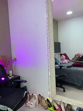 Snapshot of Mariana_c1 chatting on February 5, 8:04 pm Mariana c1 online show from February 5, 8:04 pm