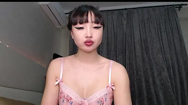 Snapshot of MiaRie chatting on May 18, 4:51 am MiaRie online show from May 18, 4:51 am