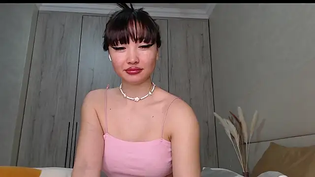 Snapshot of MiaRie chatting on June 8, 4:24 am MiaRie online show from June 8, 4:24 am