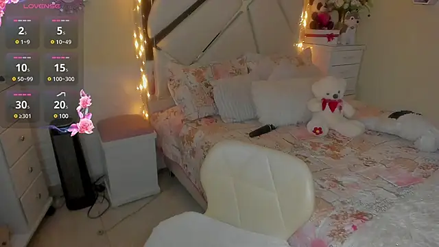 Snapshot of roxannkanneth__ chatting on March 12, 1:47 am roxannkanneth   online show from March 12, 1:47 am