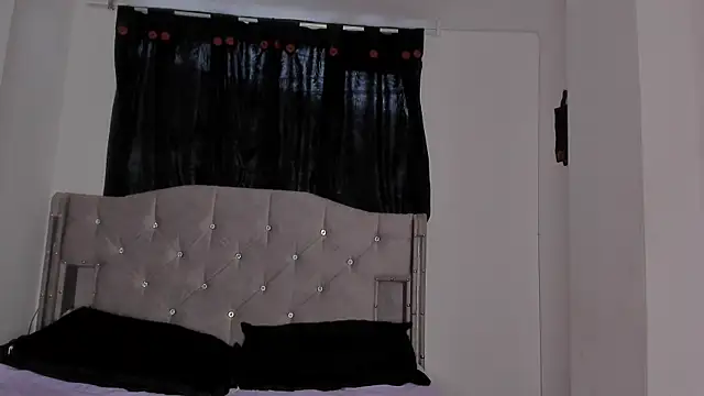 Snapshot of game_with_lesbians_ chatting on February 17, 10:25 pm game with lesbians online show from February 17, 10:25 pm