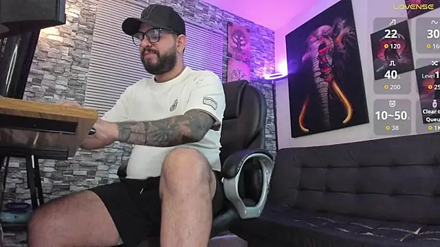 Snapshot of Ethan_Castellano chatting on June 11, 11:03 pm Ethan Castellano online show from June 11, 11:03 pm