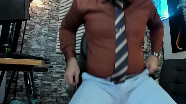 Snapshot of Ethan_Castellano chatting on June 16, 9:50 pm Ethan Castellano online show from June 16, 9:50 pm
