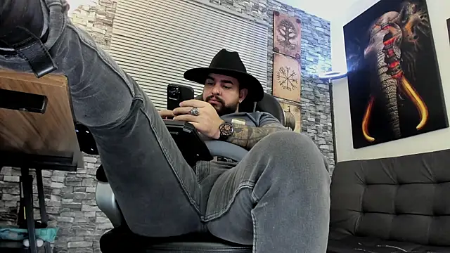 Snapshot of Ethan_Castellano chatting on June 22, 10:18 pm Ethan Castellano online show from June 22, 10:18 pm