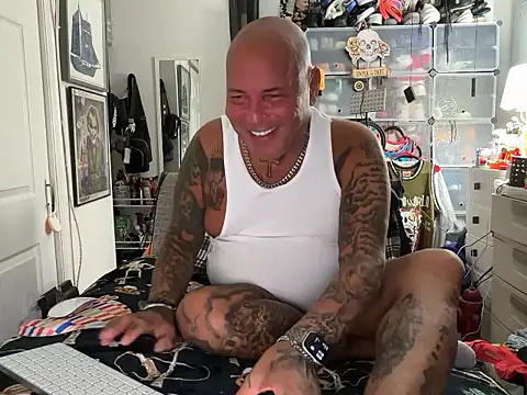 joeytatts66 online show from October 25, 4:20 am