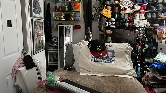 joeytatts66 online show from February 18, 2:51 am