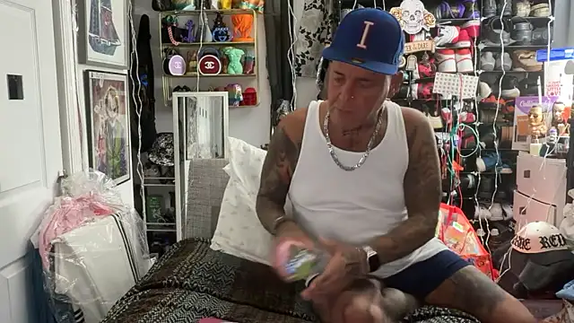 joeytatts66 online show from March 3, 2:39 am