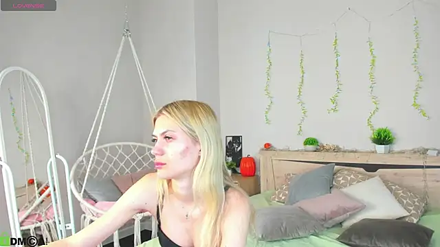 Snapshot of Cherry_Price chatting on June 11, 12:08 am Cherry Price online show from June 11, 12:08 am