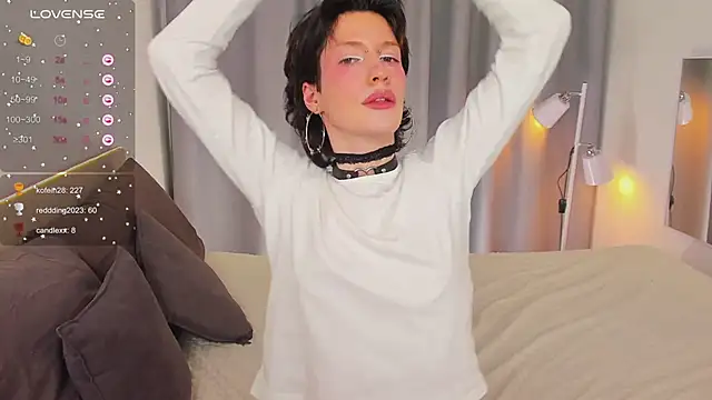 Snapshot of Kolette_Gray chatting on March 9, 4:44 pm Kolette Gray online show from March 9, 4:44 pm