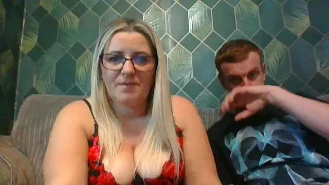 Snapshot of SweetXCandyX chatting on November 18, 7:40 pm SweetXCandyX online show from November 18, 7:40 pm