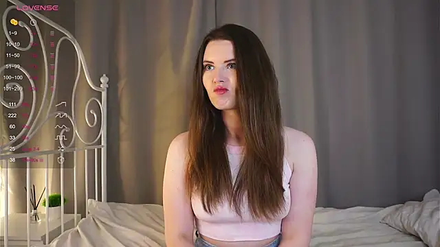 Snapshot of LoraDevon chatting on February 13, 4:39 pm LoraDevon online show from February 13, 4:39 pm