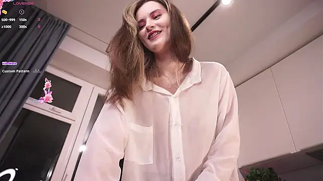 Snapshot of LoraDevon chatting on October 12, 5:01 pm LoraDevon online show from October 12, 5:01 pm