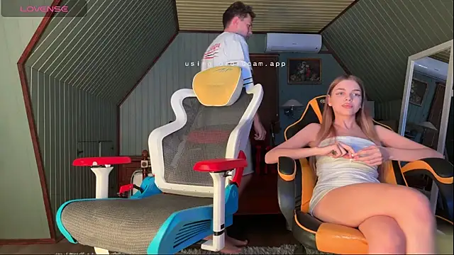 Snapshot of Alice1_secret chatting on October 2, 3:19 pm Alice1 secret online show from October 2, 3:19 pm