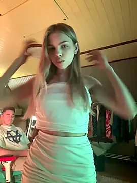 Snapshot of Alice1_secret chatting on November 5, 2:28 pm Alice1 secret online show from November 5, 2:28 pm