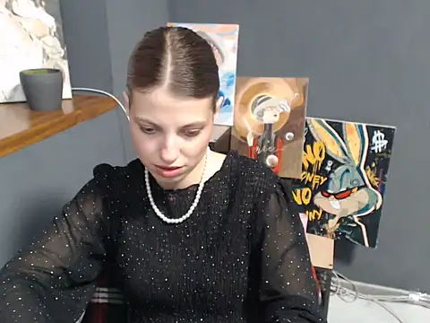 Snapshot of felicity_gold chatting on June 17, 7:00 am felicity gold online show from June 17, 7:00 am