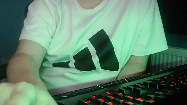 Snapshot of Scotland_100 chatting on November 24, 7:02 pm Scotland 100 online show from November 24, 7:02 pm