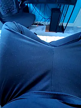 Snapshot of Scotland_100 chatting on November 25, 1:44 pm Scotland 100 online show from November 25, 1:44 pm