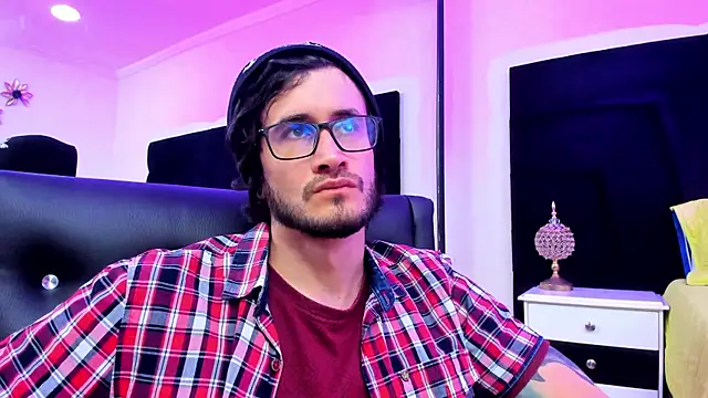 Loggan donnelly online show from December 30, 8:47 pm