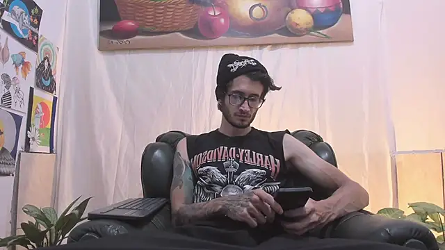 Loggan donnelly online show from May 2, 10:59 pm