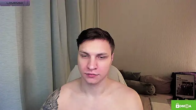 Snapshot of handsome_guy01 chatting on June 9, 10:10 pm handsome guy01 online show from June 9, 10:10 pm