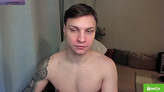 Snapshot of handsome_guy01 chatting on June 18, 12:11 am handsome guy01 online show from June 18, 12:11 am