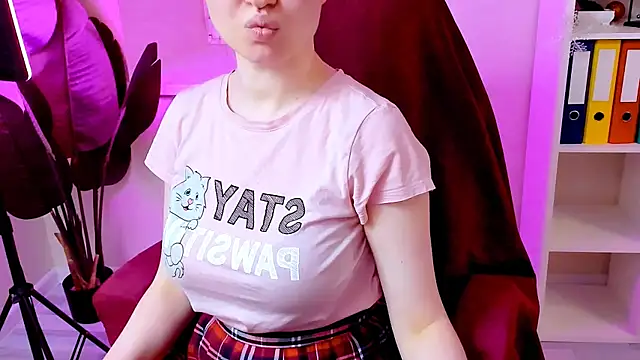 Snapshot of CarolGiggly chatting on January 11, 10:48 pm CarolGiggly online show from January 11, 10:48 pm