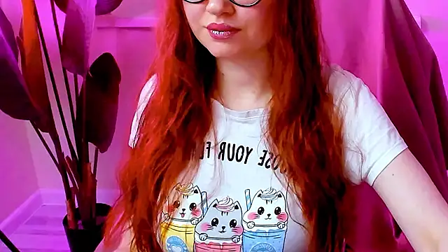 Snapshot of CarolGiggly chatting on February 1, 4:49 pm CarolGiggly online show from February 1, 4:49 pm